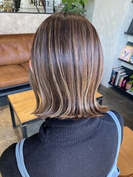 ブルー 青葉台(BLUE) 切りっぱなしボブ　ハイライト