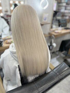 リリィー(LILY) 【LILY】　ホワイトブロンド　☆　担当　しおん