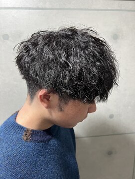 シス(sisu) 波巻きパーマ