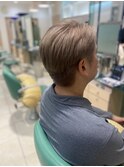 ハイトーンオールバックブリーチカラーベージュツーブロック