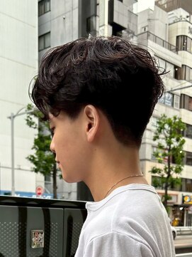 カルム(kalm) 毛流れセンターパートニュアンスパーマカルマヘアメンズパーマ