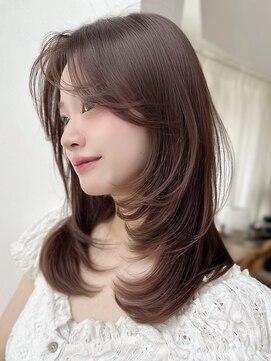 ミディアムレイヤーカットハッシュカットナチュラルブラウン