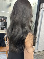 ピア ヤクイン(Pia Yakuin) グレージュカラー ブリーチなしカラー ロング 透明感カラー