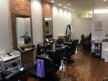 メンズヘア セカンドアクト(men's hair SECOND ACT)の雰囲気（店内4席で落ち着いて過ごせます。丁寧な接客も魅力の1つ。）