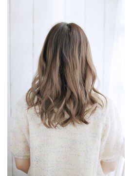 シュシュット(chouchoute) 小顔セミウェットウェーブハイライトカラー美髪オリーブカラー79