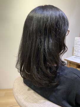 ユーネリー(U-NERY) 動きのあるレイヤースタイル