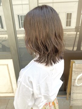 アバース(abirth) 柔らかミディアムスタイル　20代30代40代