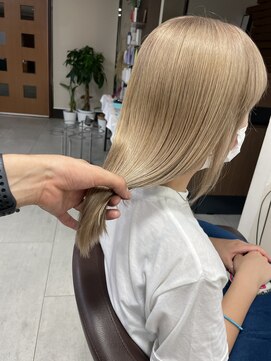 ノア(NOA by KENJE) ミルクティーブロンド.