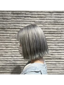 ビスイル 秋葉原店(Vis ill) ホワイトシルバーハイトーン外国人風透明感大人可愛い韓国