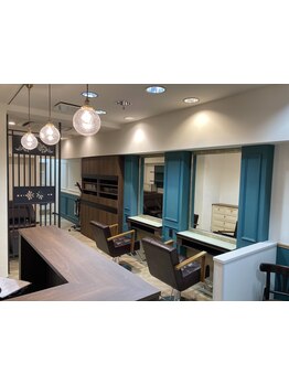 落ち着きある店内で、褒められスタイルへ◎ベテランstylistによる丁寧なカウンセリングでお悩みを解決！