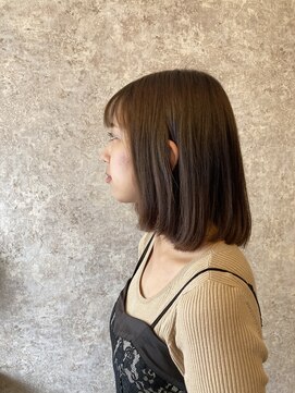 サク(saku) 前上がりボブ