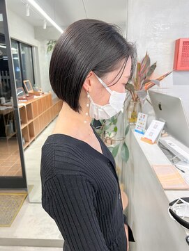 ナル(nalu.) ミニボブ/切りっぱなし/地毛風カラー/シアーグレー