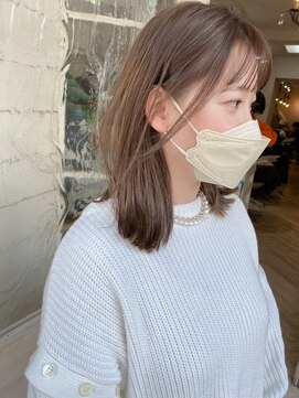 アミュレ(Amule) 極細ハイライトで作る透明感ハイトーンベージュ切りっぱなしロブ