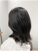 黒髪くびれミディアム