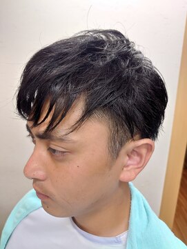 ヴェルデ シンバシ(VERDE SHINBASHI) 束感マッシュ ショート ツーブロック フェード ビジネススタイル