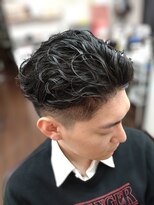 トバ(TOBA) ツーブロック+オールバック調パーマ