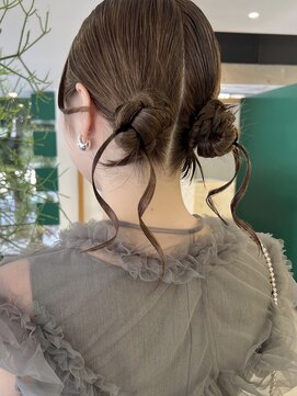 エム(M) お呼ばれヘア/ツインアレンジ/タイトヘア/ヘアアレン ジ大阪