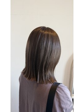 ヴィアンカ(Vianca) ヘーゼルベージュ×プツ切りボブ