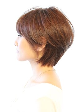 レウナ 外苑前(Reuna) ３０代４０代５０代大人可愛いウルフショート