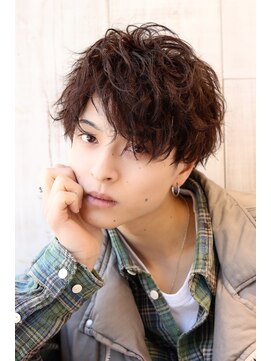 ネイビー(NAVY) ランボスパイラル 前下がりマッシュ ウェーブパーマ髪型イケメン