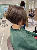 プチ刈り上げ前下がりショートボブ