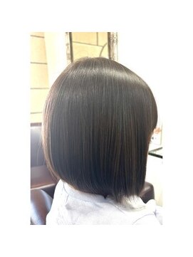 ヘアーアンドメイクステラ 前下がりボブ