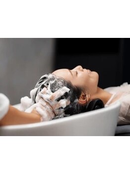 【柳生】髪質だけでなくて頭皮ケアもできる極上のヘッドスパ！頭皮環境を整え、髪のお悩みを解決します★