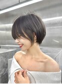 前髪長めショートスタイル