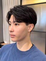 ノラ ギンザ(NORA GINZA)&nbsp;メンズヘアフェザーセンターパート刈り上げありニュアンスパーマ