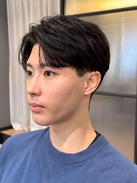 ノラ ギンザ(NORA GINZA) メンズヘアフェザーセンターパート刈り上げありニュアンスパーマ