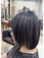アースオーセンティック 大分下郡店(EARTH Authentic) 白髪ぼかしにも◎シルバーハイライトボブ