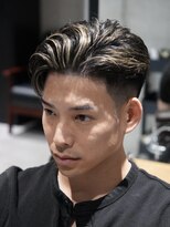 メッツ 原宿(METS)&nbsp;MEN'S/かき上げサイドパート×ハイライト/大人ヘア