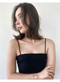 第一印象アップ！横顔まで美しく見せてくれるミディアムヘア