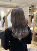 ラベンダーベージュレイヤーカットグレージュミディアムヘア