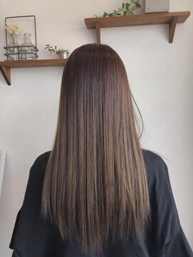 アン アトレ(Un Atre) ロングレイヤースタイル