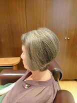 センス 洗足店&nbsp;レディース前下がりショートボブ×襟足くびれ×グレイヘア