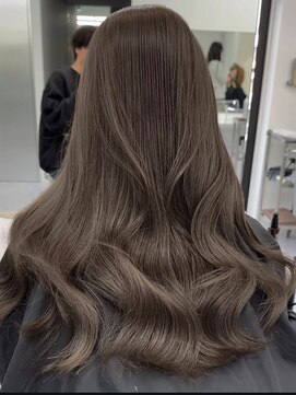 ベガ 福岡天神(VEGA) ロング　ケアブリーチ　ミルクティーベージュ　顔まわり　10代