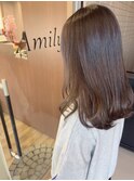 アッシュブラウンのレイヤーミディ×バタフライカット