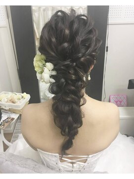 ヘアアンドケア エジェリラボ(hair&care egerie lab) ふわふわ編み下ろしヘア