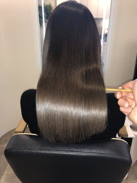 アールサロン アオヤマ(Rr SALON AOYAMA) プラチナミネコラストレート