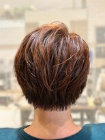 オリジンズ ヘアー(Origins hair) 透明感ベージュカラー×前下がりショート抜け感ヘア[40代/50代]