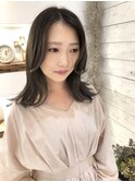 柔らかなグレージュ