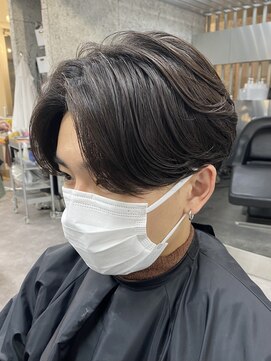 バイフィフス 原宿/表参道(by fifth) 毛流れセンターパート無造作パーマツーブロック刈り上げ