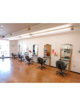 落ち着いた雰囲気の店内と丁寧なカウンセリング、高い技術は幅広い層から好評◎メンズも歓迎！