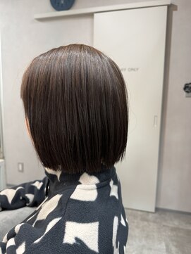 コロレ(COLORE) 顎ライン切りっぱなしボブ