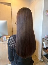 シー 岡崎(,SHE)&nbsp;髪質改善トリートメントストレートロングヘアカーキベージュ