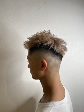 アンダーバーホワイト(_WHITE) フェードカット