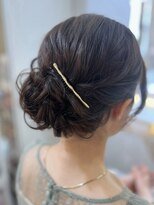 結婚式 二次会 お呼ばれ ゆるふわアップ×ゴールドアクセ