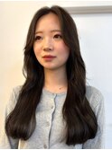 韓国ヘア　センターパート　ダークアッシュ　艶感　ロングヘア