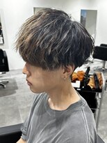 ヒュイル バイ ニアウ(Hwyl by Niau)&nbsp;メンズマッシュパーマニュアンスパーマスパイラルパーマ刈り上げ